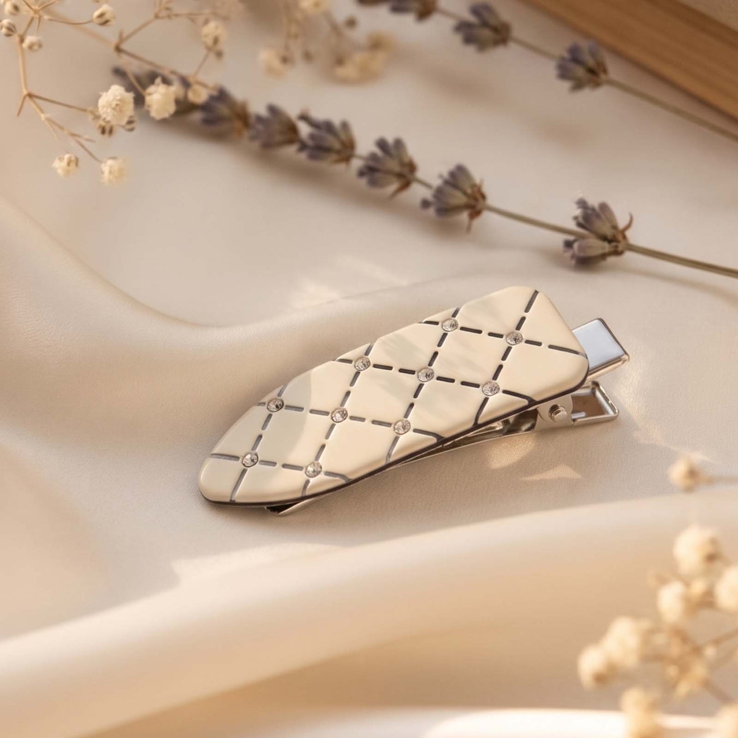 Barrette Plate Rosée de Cristal Motif Matelassé Ivoire