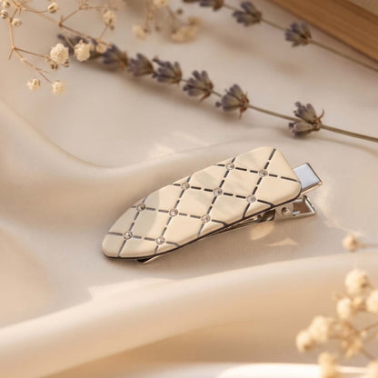 Barrette Plate Rosée de Cristal Motif Matelassé Ivoire