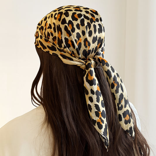 Foulard carré toucher soie Léo Intemporel 70x70cm