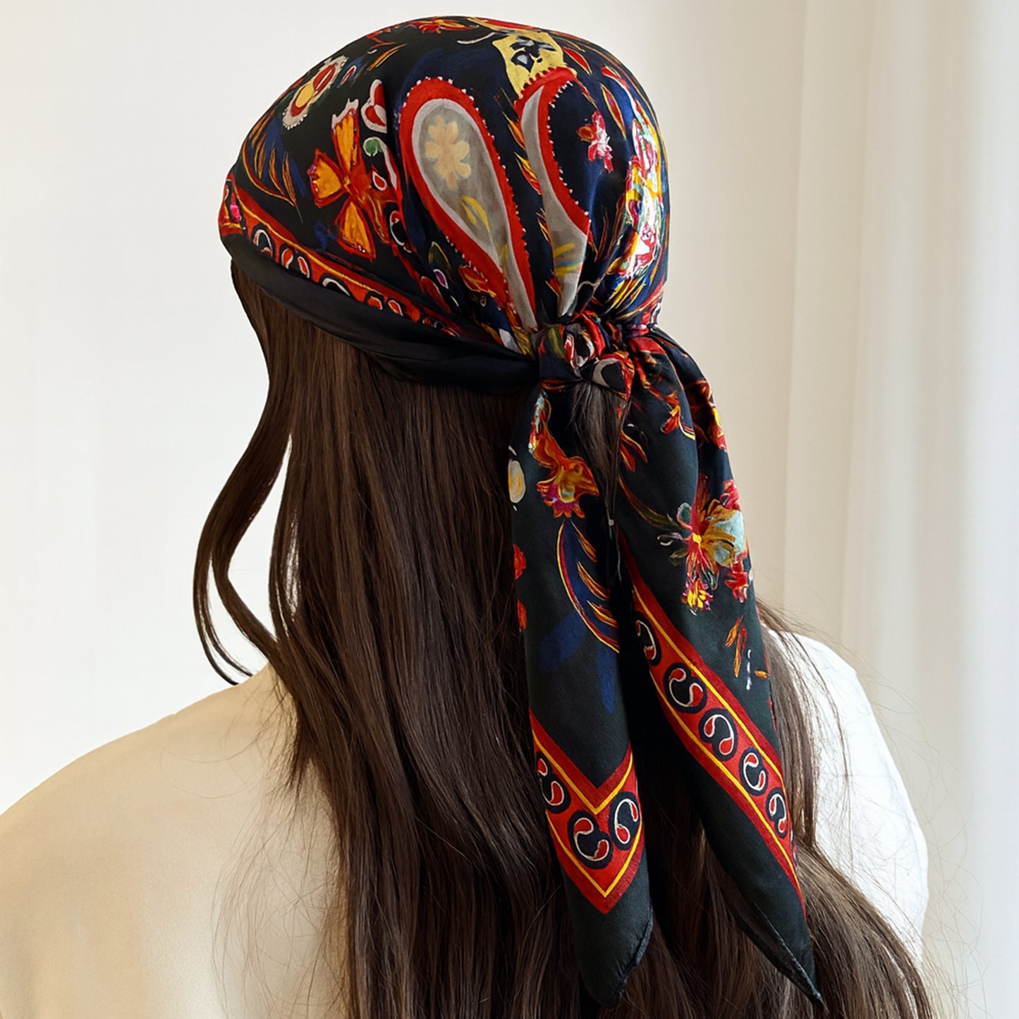 Foulard carré toucher soie Jardin de Minuit 70x70cm