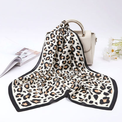 Foulard carré toucher soie Safari Urbain 70x70cm