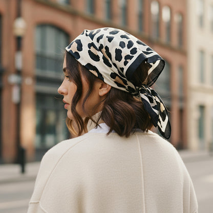 Foulard carré toucher soie Safari Urbain 70x70cm