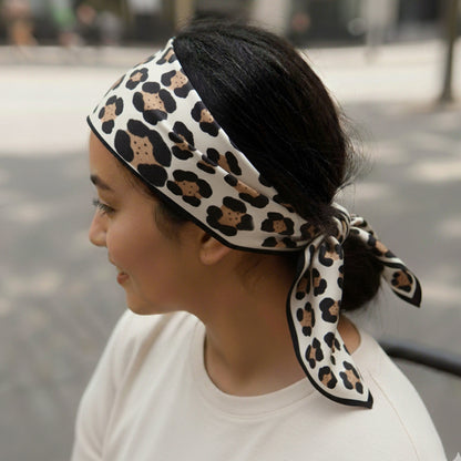 Foulard carré toucher soie Safari Urbain 70x70cm