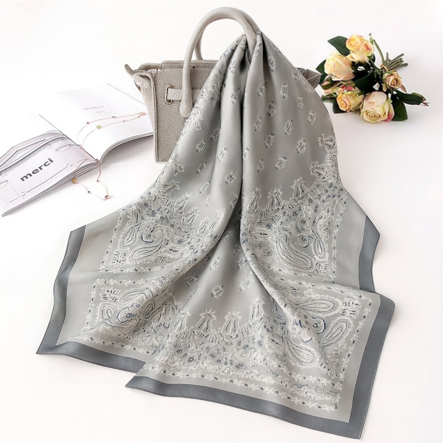 Foulard carré toucher soie Couture Paisley Gris perle 70x70cm
