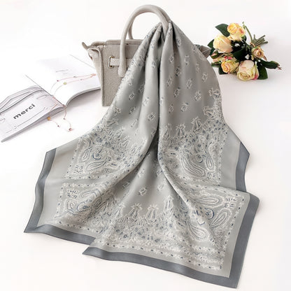Foulard carré toucher soie Couture Paisley Gris perle 70x70cm