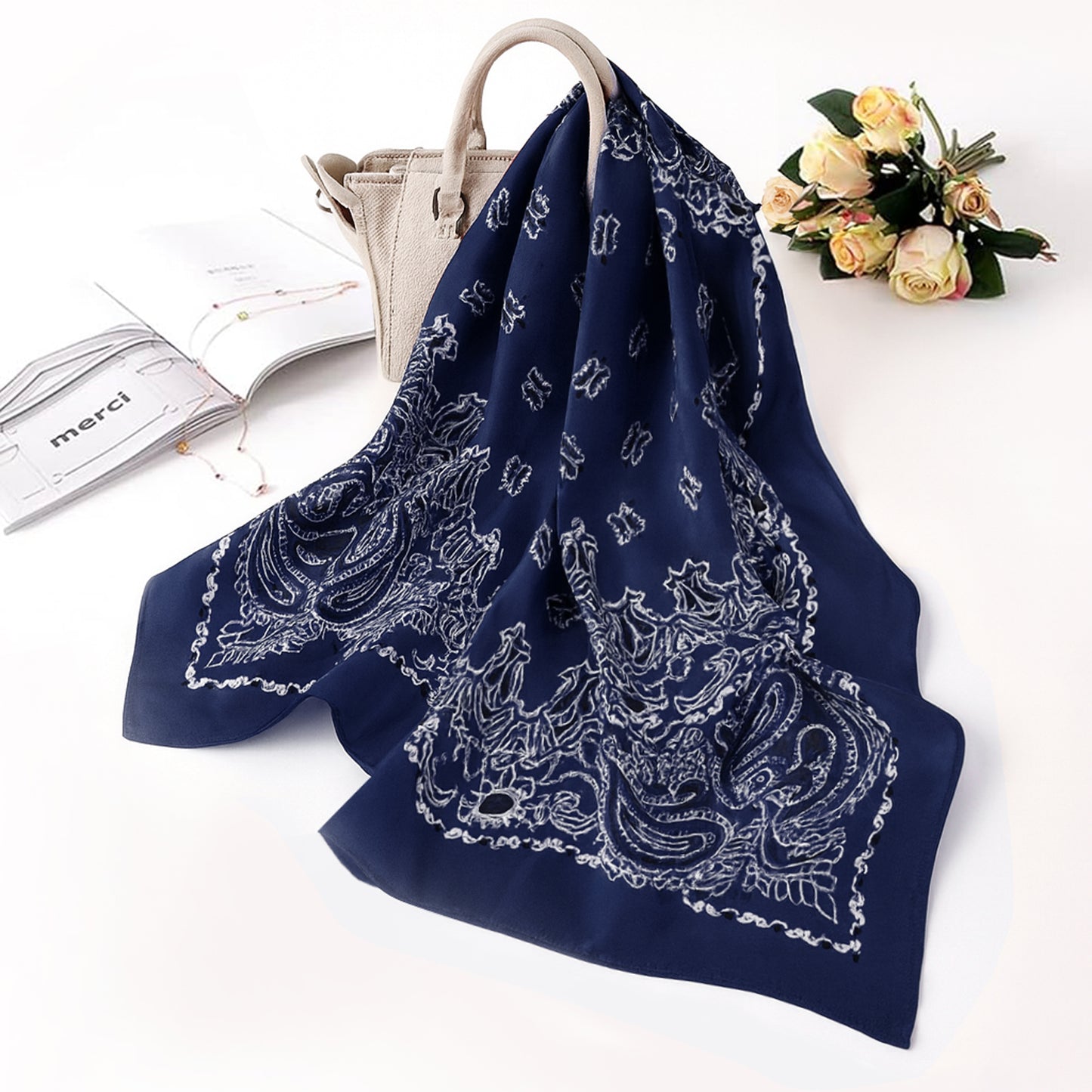 Foulard carré toucher soie Couture Paisley Bleu marine 70x70cm