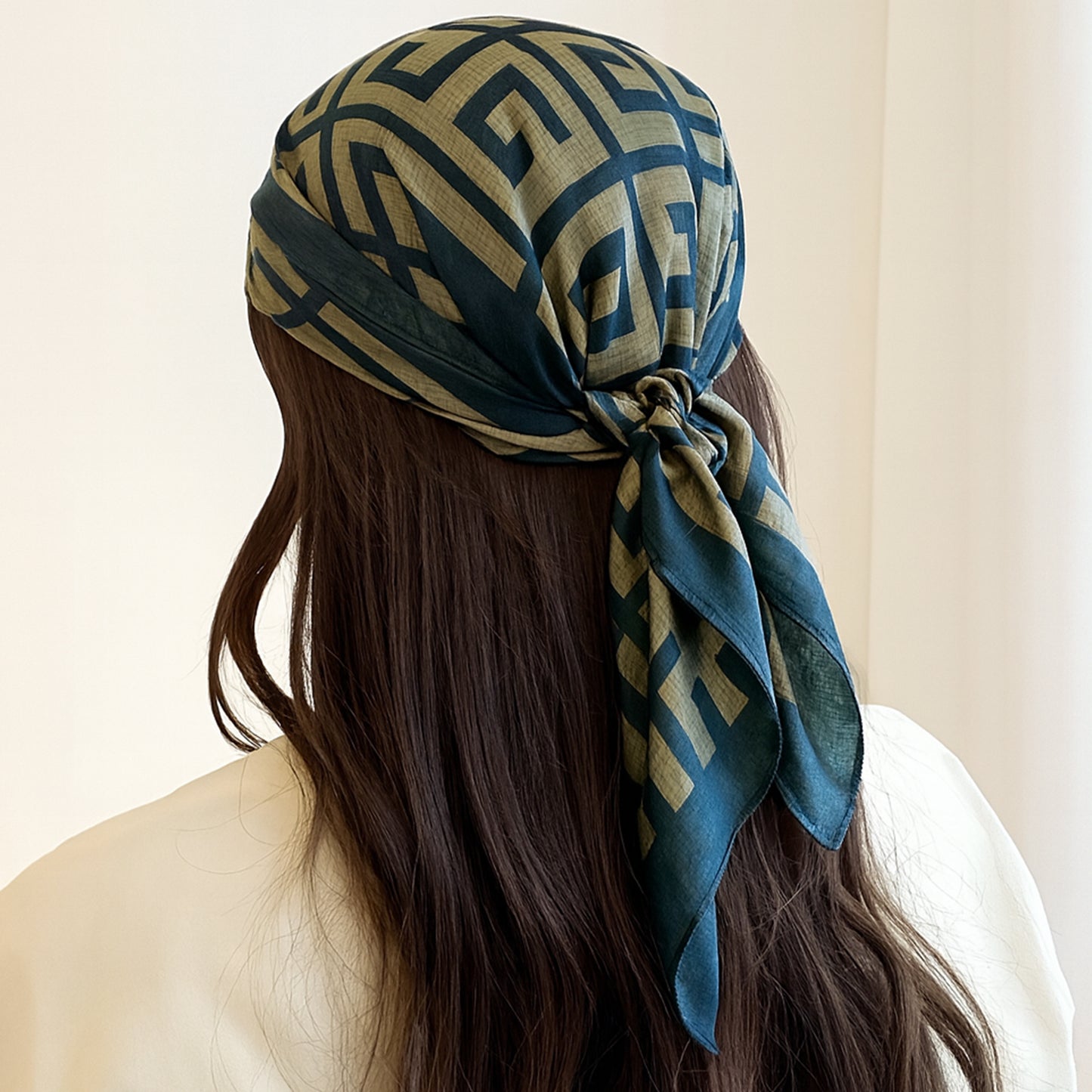 Foulard carré toucher soie Blue Jean Méandros 70x70cm