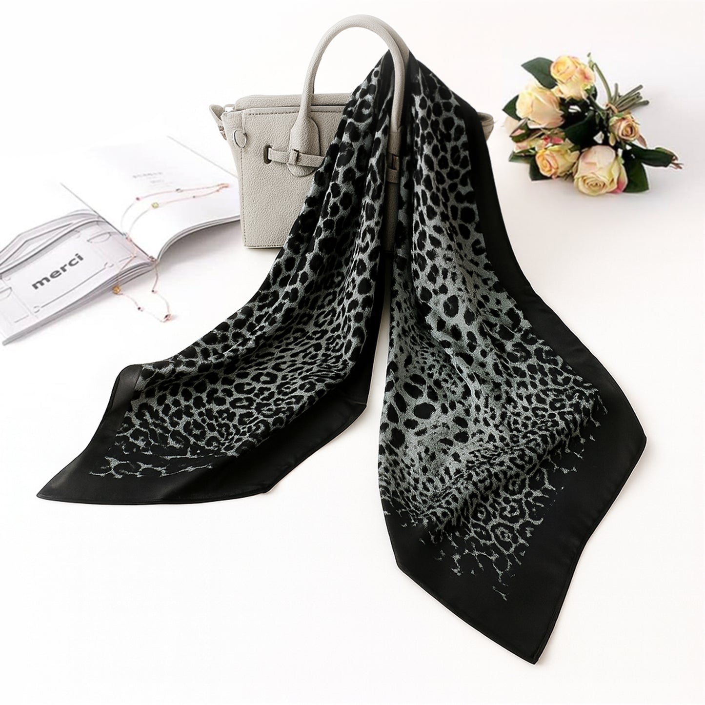 Foulard carré toucher soie Pantera Nera 70x70cm