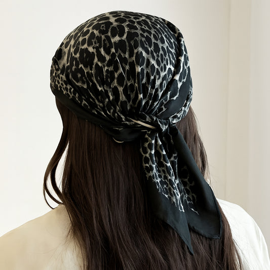 Foulard carré toucher soie Pantera Nera 70x70cm