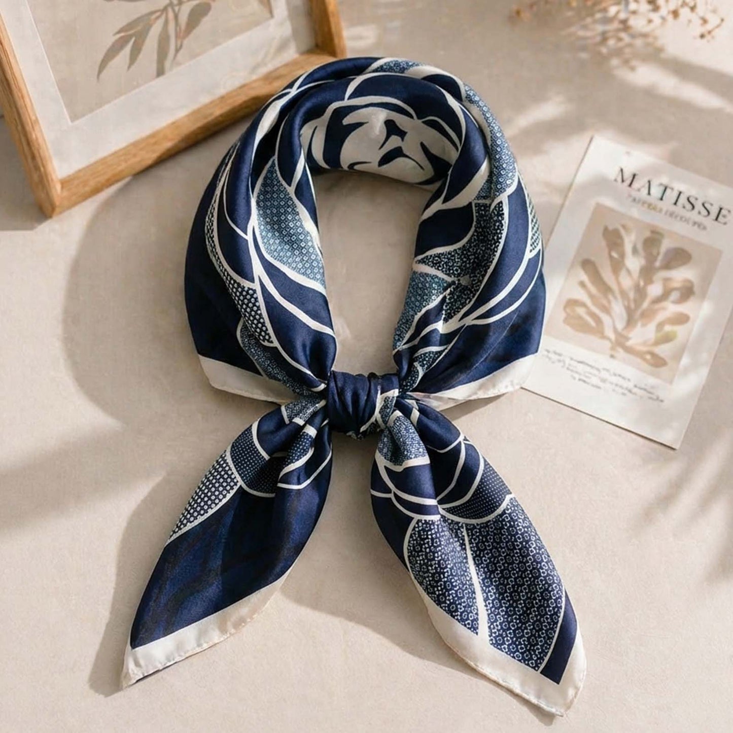 Foulard carré toucher soie Fleur de Nuit 70x70cm
