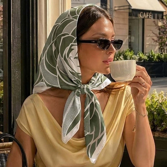 Foulard carré toucher soie Rose Sous-Bois 70x70cm