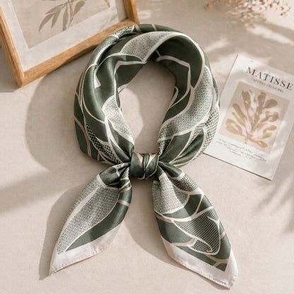 Foulard carré toucher soie Rose Sous-Bois 70x70cm