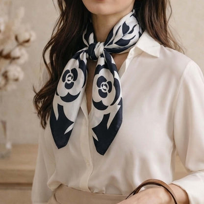 Foulard carré toucher soie Rosace Noir & Ivoire - 70 x 70 cm