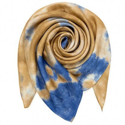 Foulard carré toucher soie tie dye Blue Sky 70x70cm