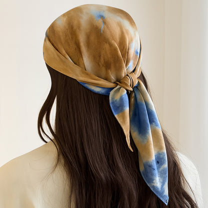 Foulard carré toucher soie tie dye Blue Sky 70x70cm