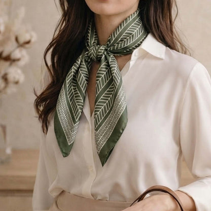 Foulard carré toucher soie Vert Forêt Graphique - 70 x 70 cm