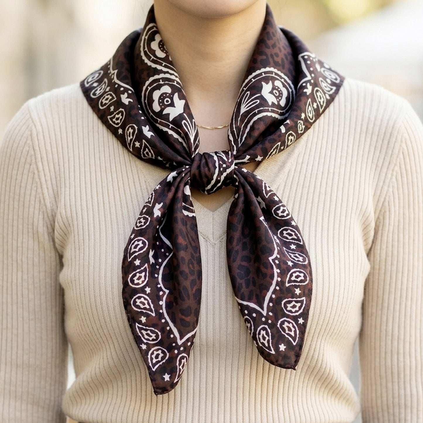 Foulard carré toucher soie Terra Panthera Paisley 70 x 70 cm