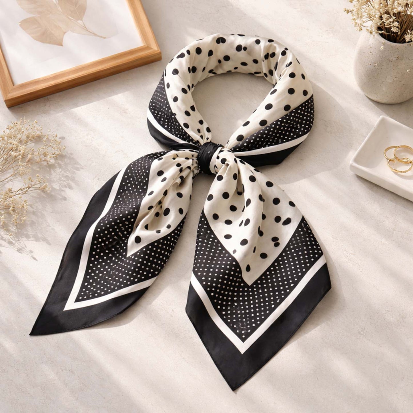 Foulard carré toucher soie Polka Classique 70x70cm