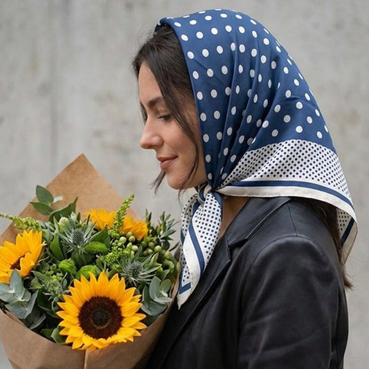 Foulard carré toucher soie Polka Marine Chic 70x70cm