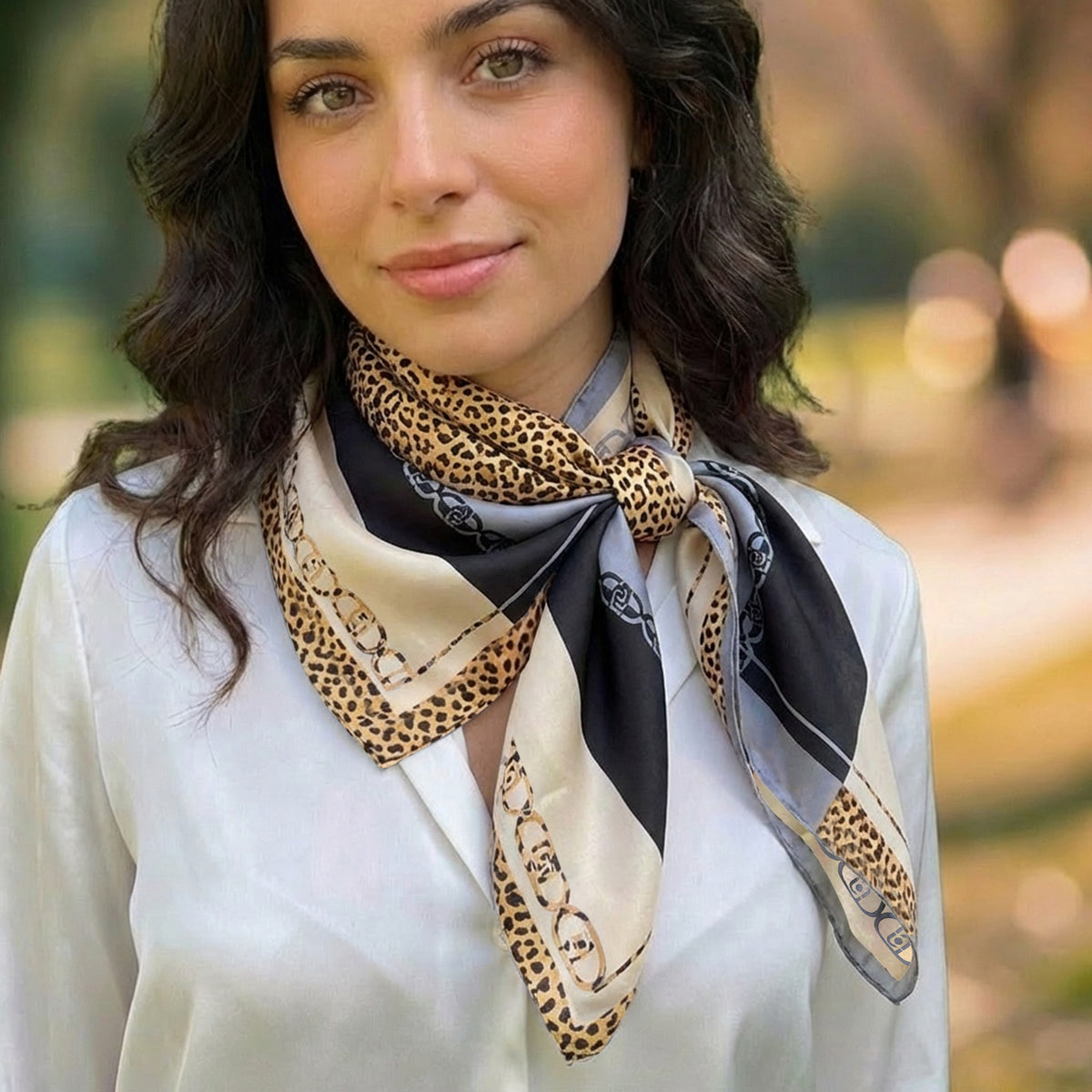 Foulard carré toucher soie Bleu Terra Viva 70 x 70 cm