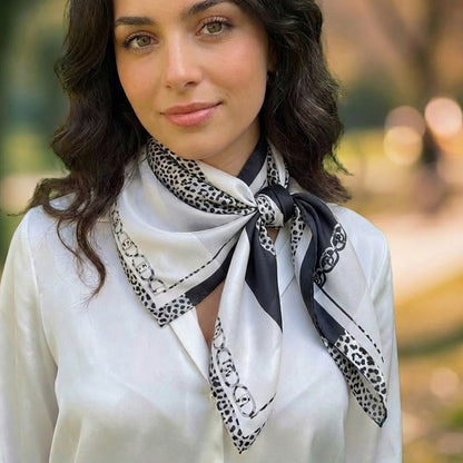 Foulard carré toucher soie Peaux Mêlées 70 x 70 cm