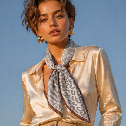 Foulard carré toucher soie Wild Harmony 70x70cm