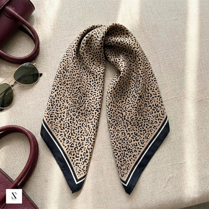 Foulard carré toucher soie Sand Safari 70 x 70 cm