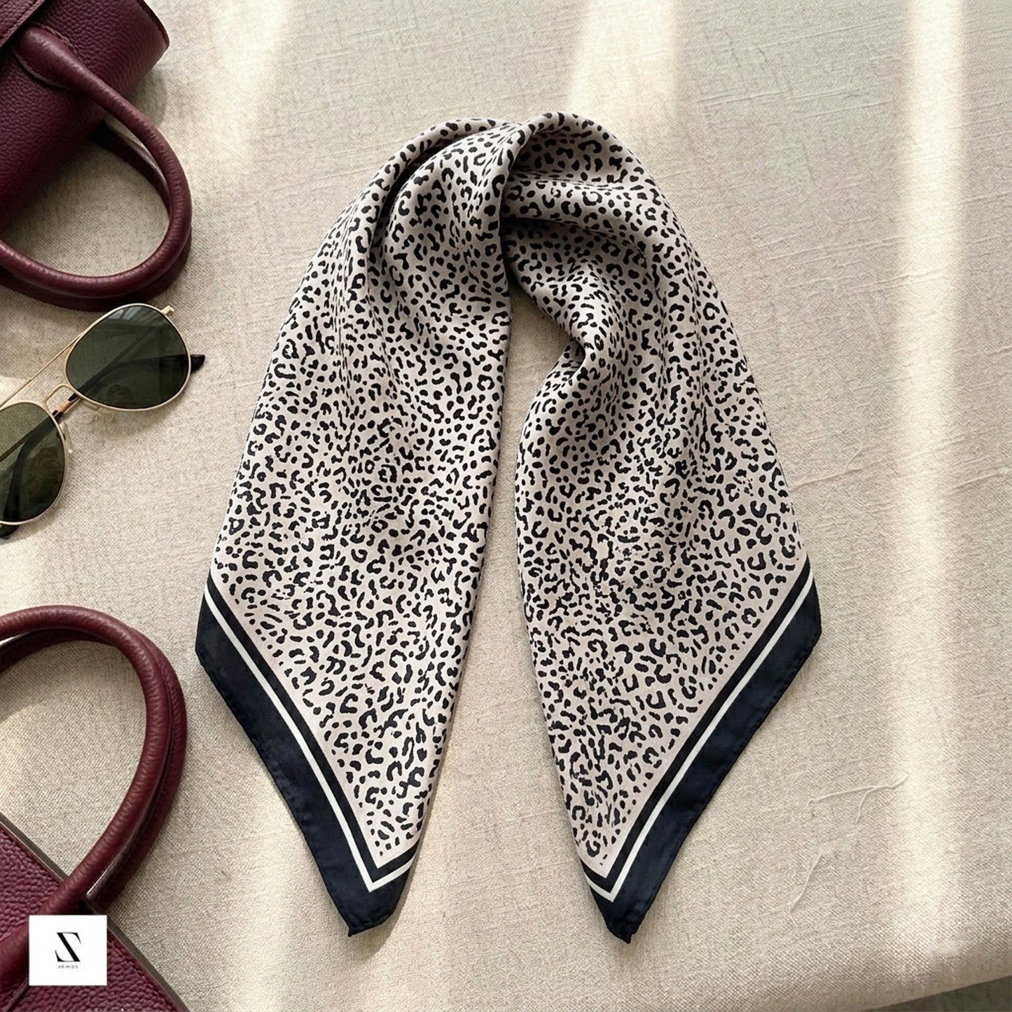 Foulard carré toucher soie Mono Safari 70 x 70 cm