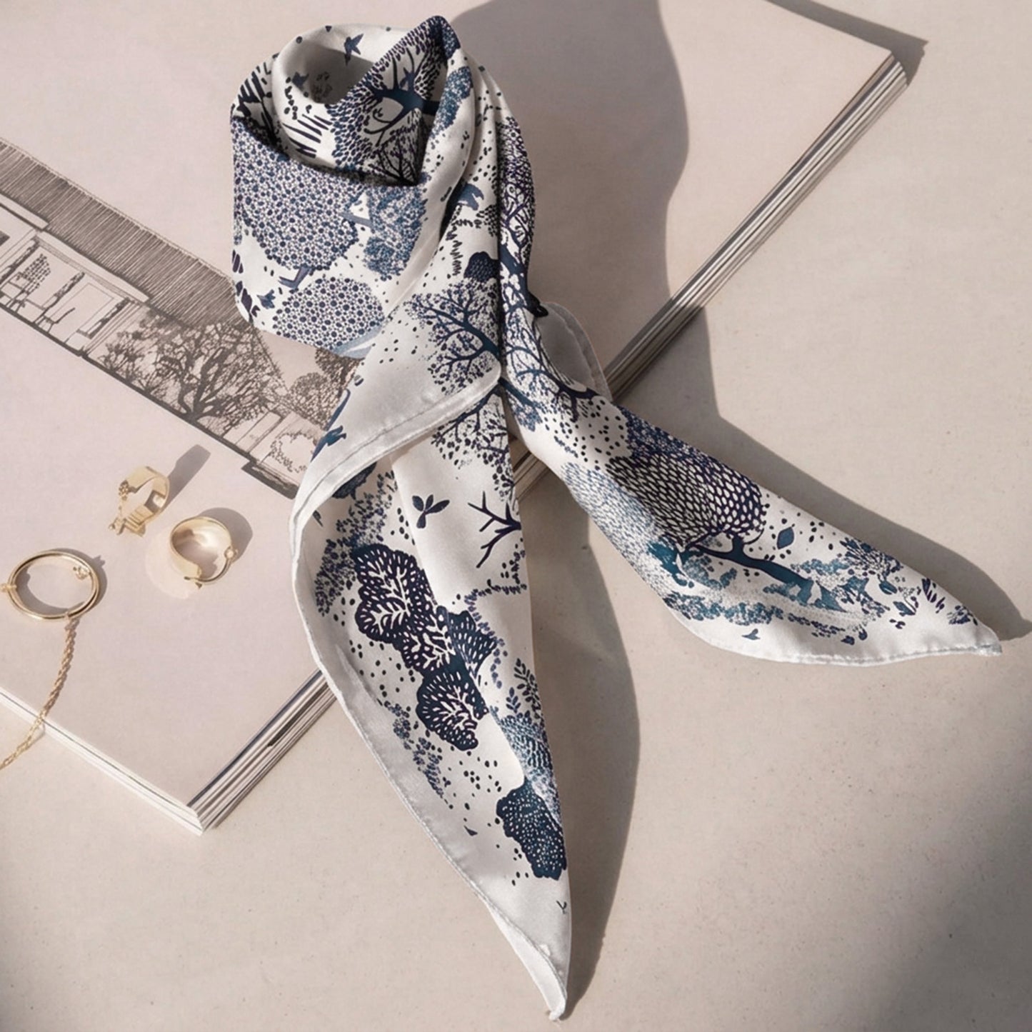 Foulard carré toucher soie Nuances Indigo 70x70cm