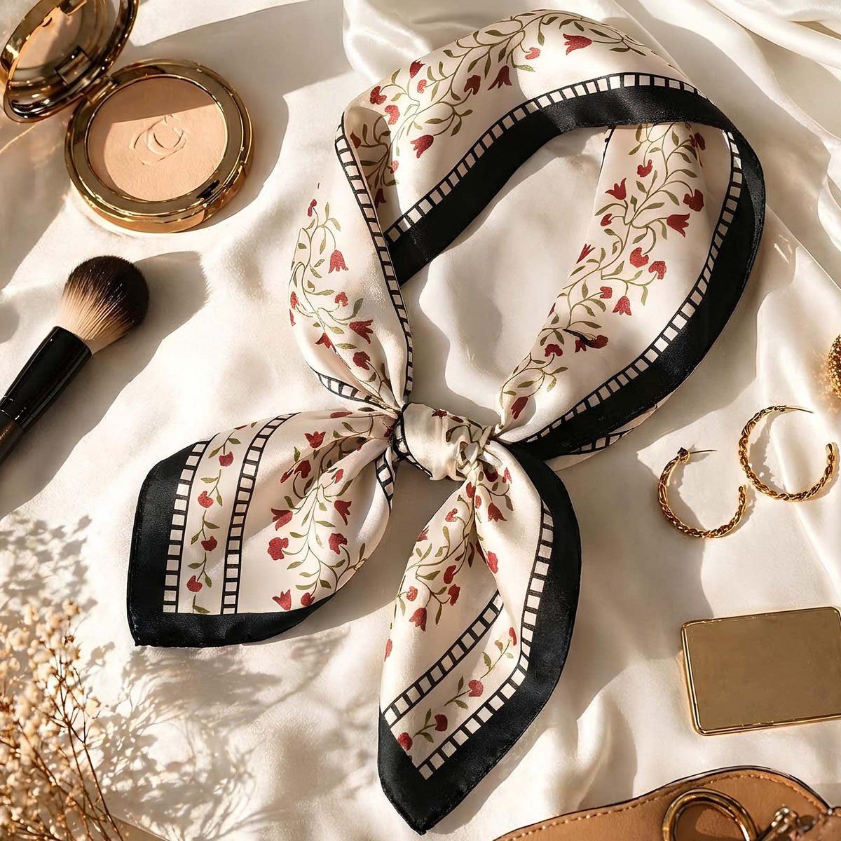 Foulard carré toucher soie Nuit Fleurie 70x70cm