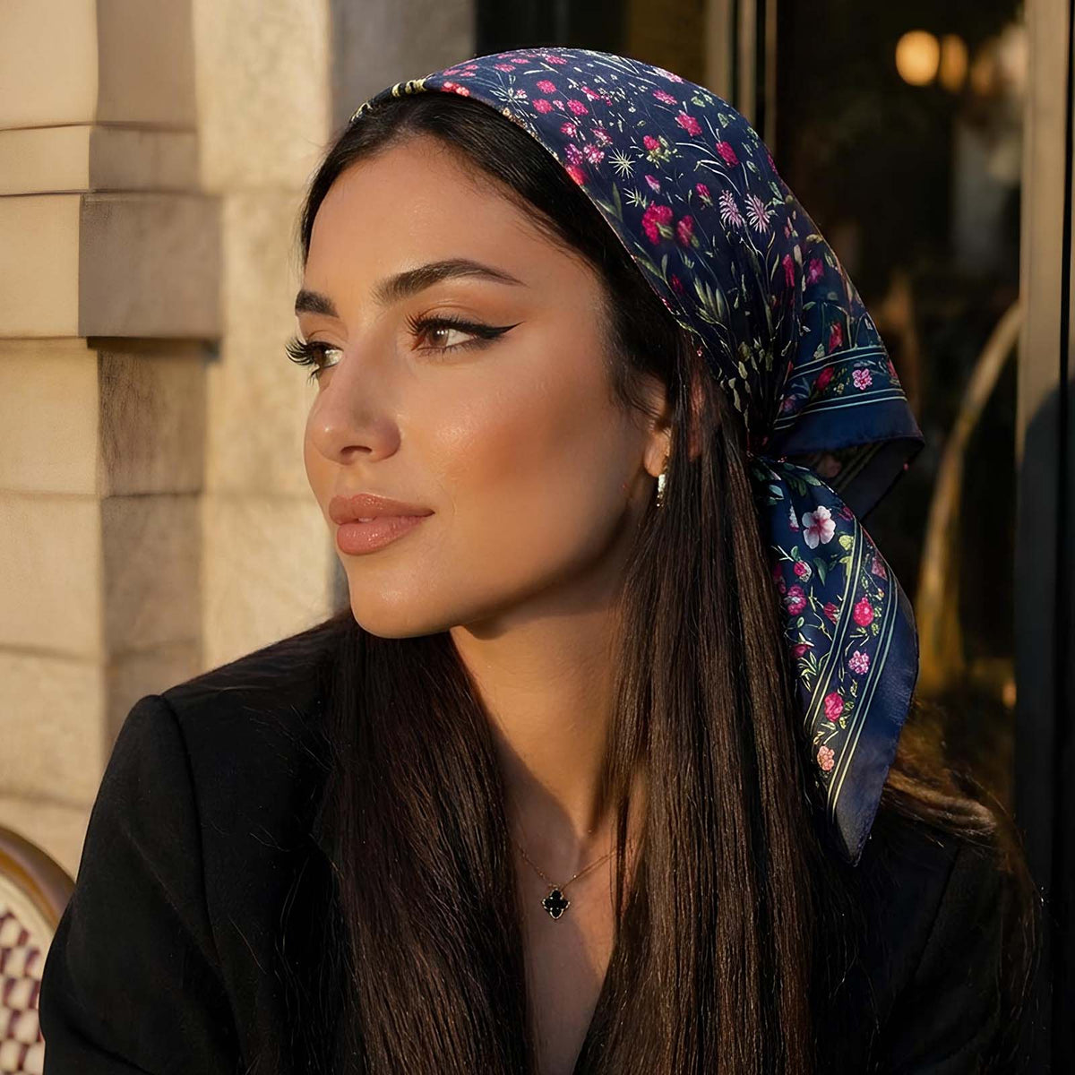 Foulard carré toucher soie Floral Nightfall 70x70cm
