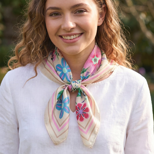 Foulard carré toucher soie Blush Garden 70x70cm