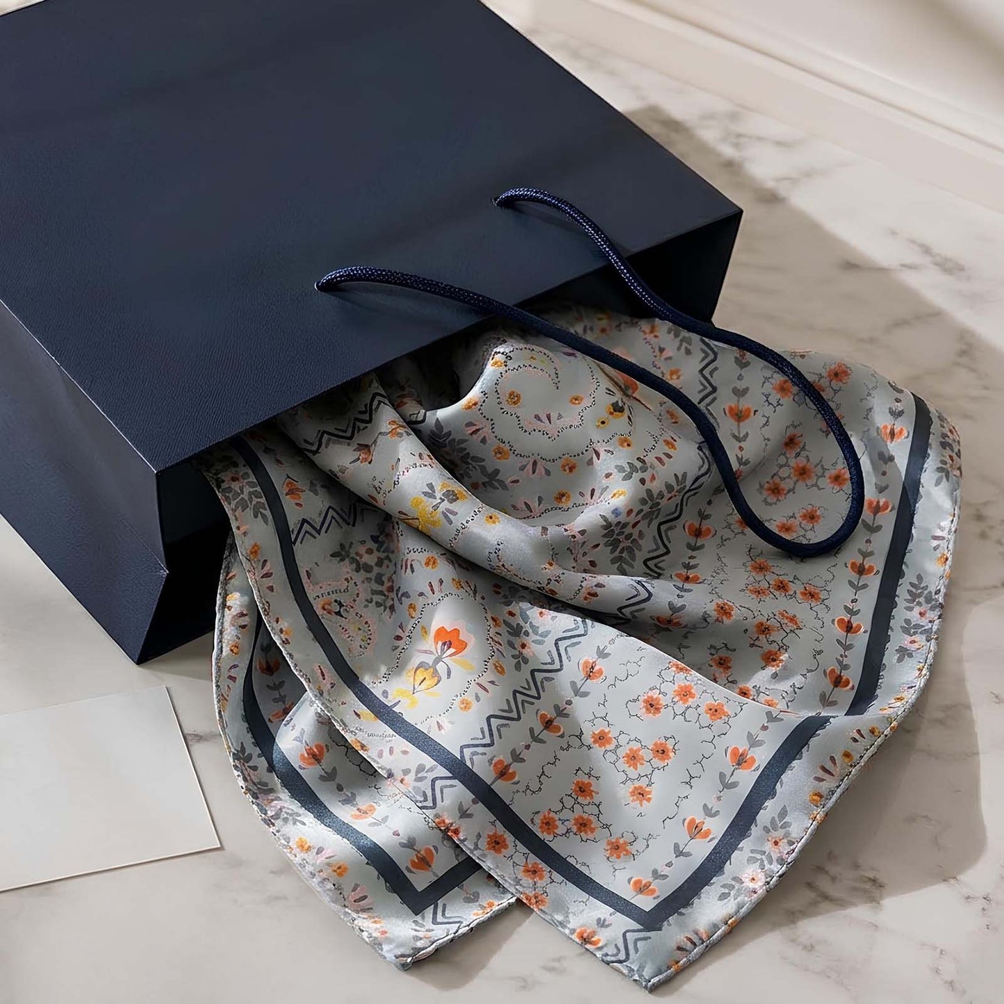 Foulard carré toucher soie Azure Paisley 70x70cm