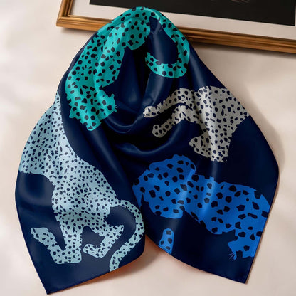 Foulard carré toucher soie Midnight Panther 70x70cm