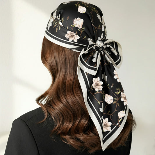 Foulard carré floral effet soie Magnolia Nocturne - 90 x 90 cm