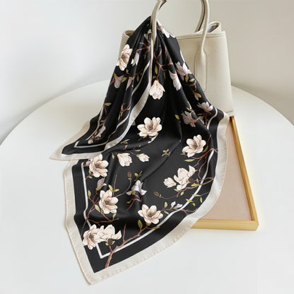 Foulard carré floral effet soie Magnolia Nocturne - 90 x 90 cm