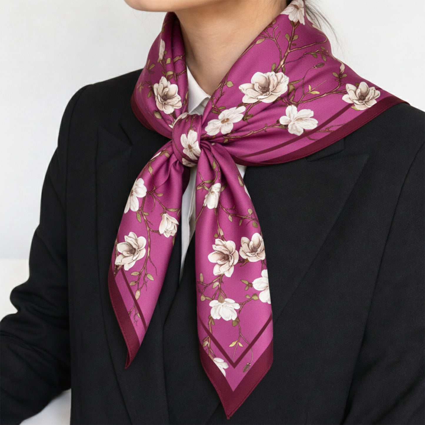 Foulard carré floral effet soie Magnolia Pourpre - 90 x 90 cm