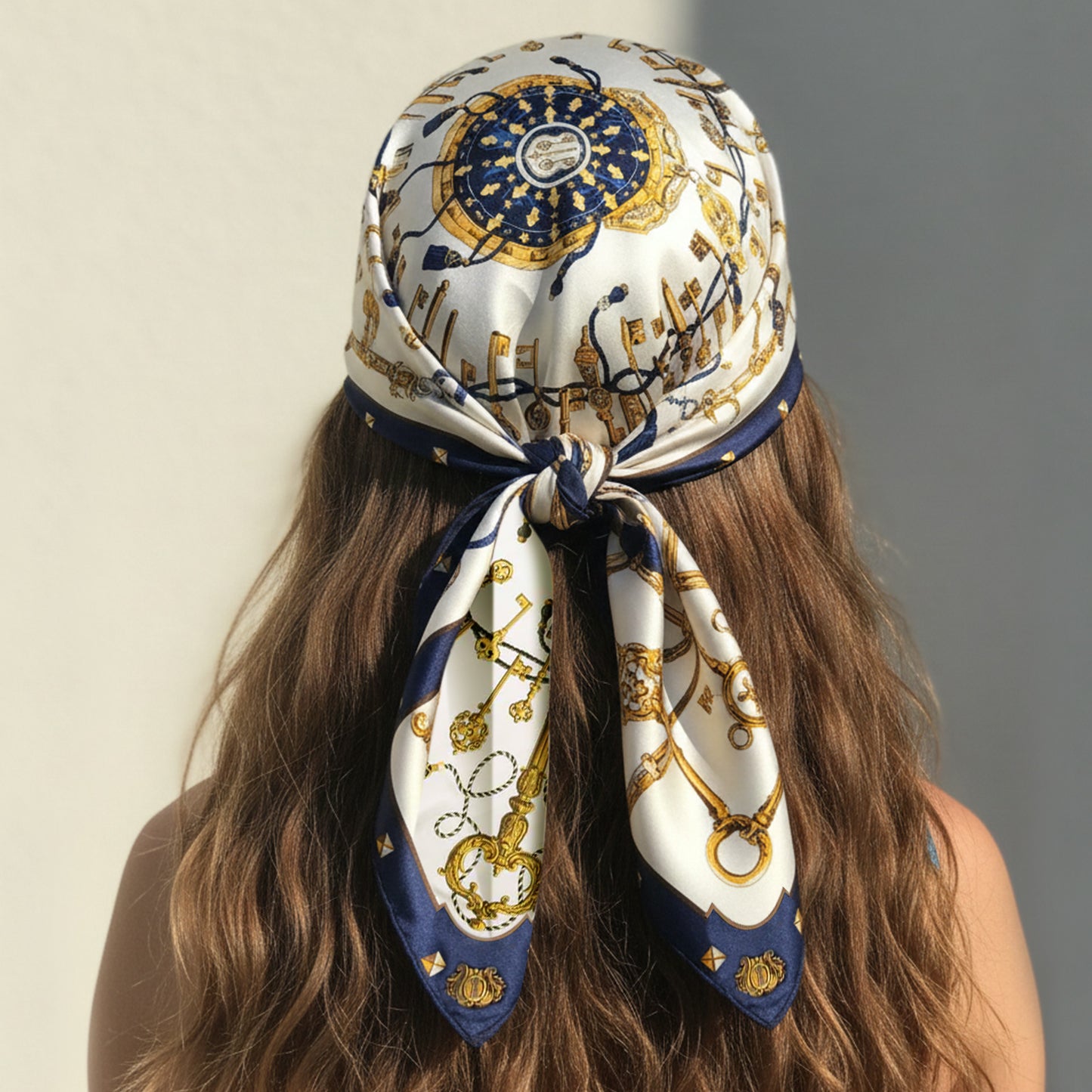 Foulard carré toucher soie Royal Keys - 70 x 70 cm