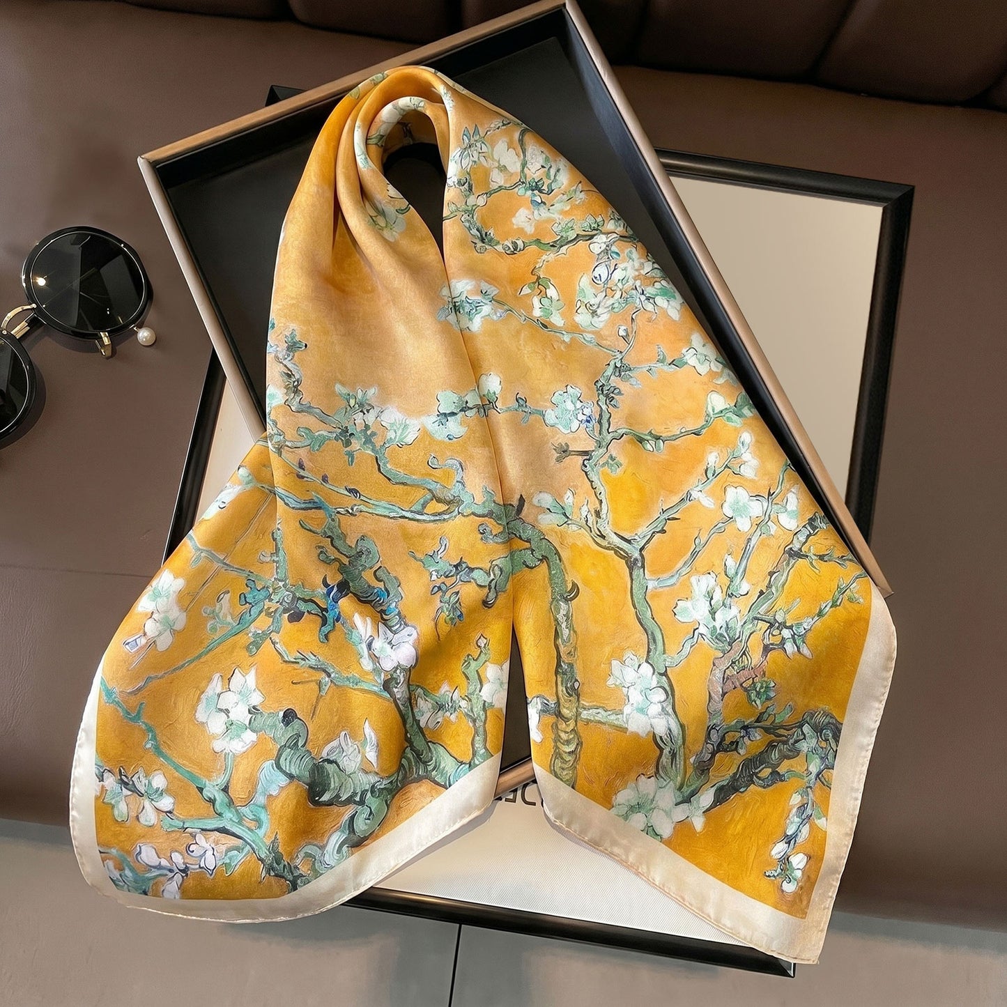 Foulard carré toucher soie Golden Hour 70x70cm