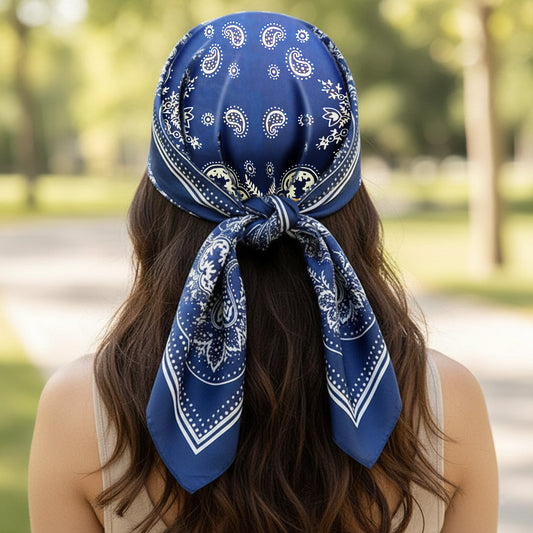 Foulard carré floral effet soie Blue Folk - 70 x 70 cm