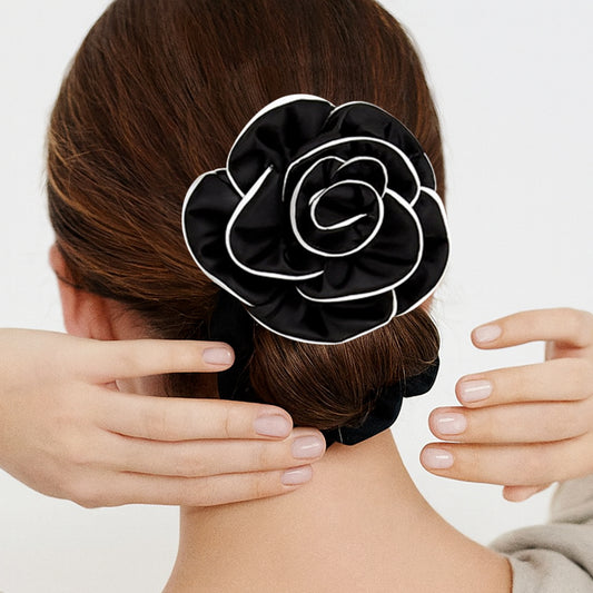 Chouchou Camélia en Satin Black And White Bloom