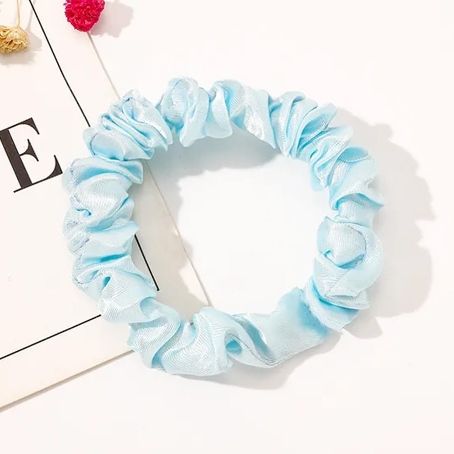 Chouchou Classique pour Cheveux en Satin Plissé Minimaliste Bleu Azur