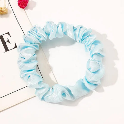 Chouchou Classique pour Cheveux en Satin Plissé Minimaliste Bleu Azur