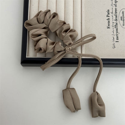 Chouchou en Satin avec Fleurs Tombantes