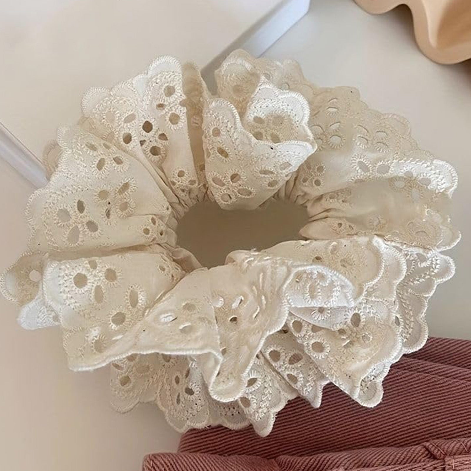 Chouchou en Tissu Brodé Beige - Collection Geneviève