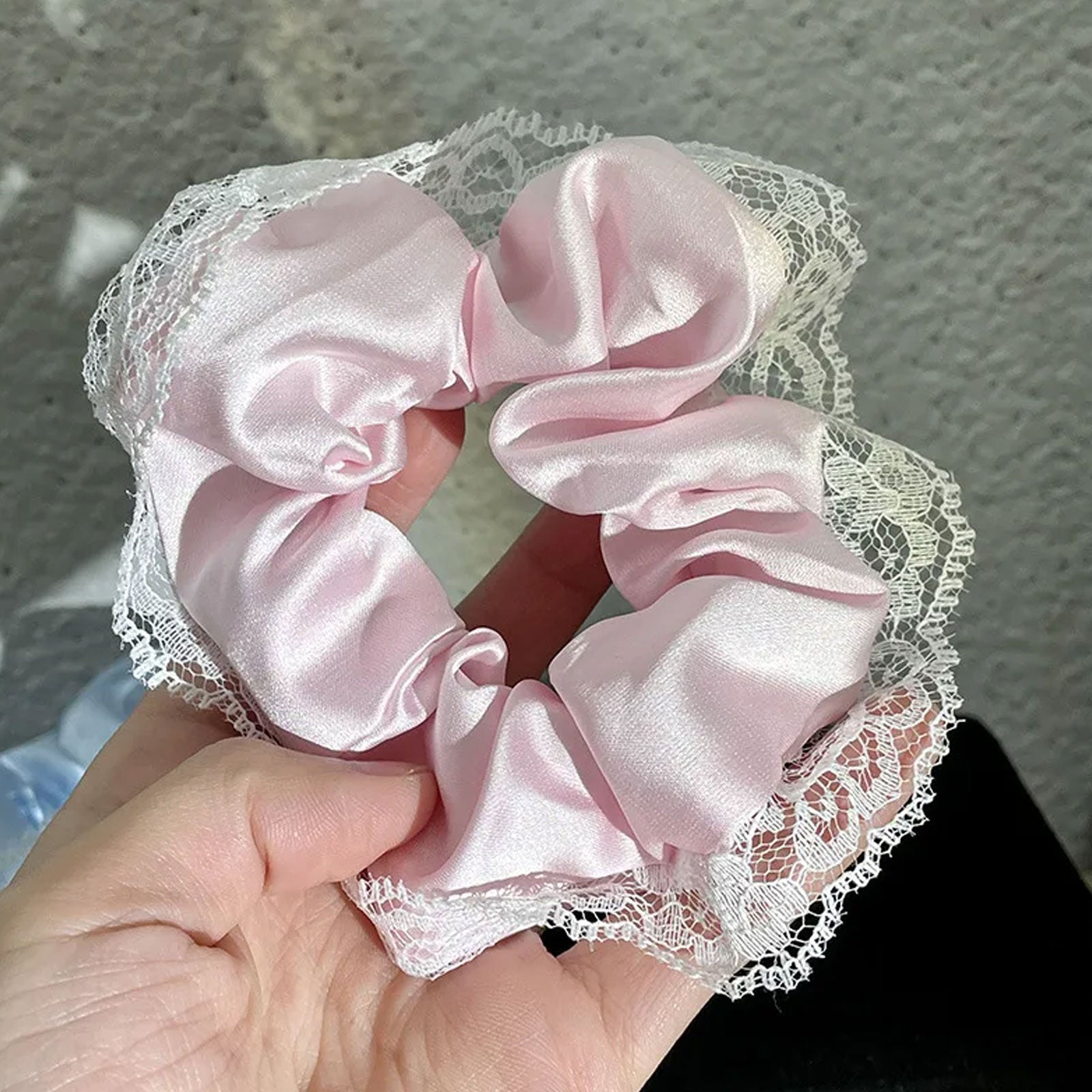 Chouchou en Satin avec Dentelle Rose