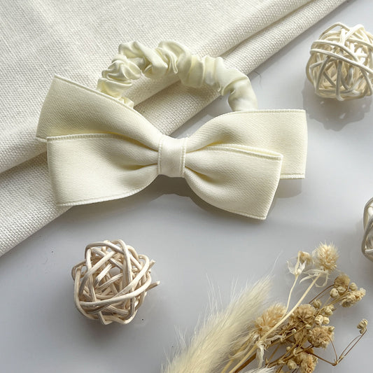 Chouchou Satin à Nœud Papillon Blanc - Collection Nika