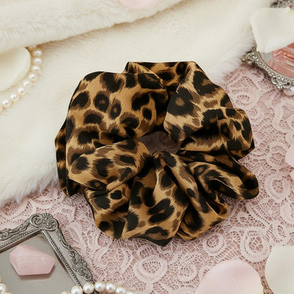 Chouchou XXL Imprimé Léopard Élyna en Tissu Doux Marron