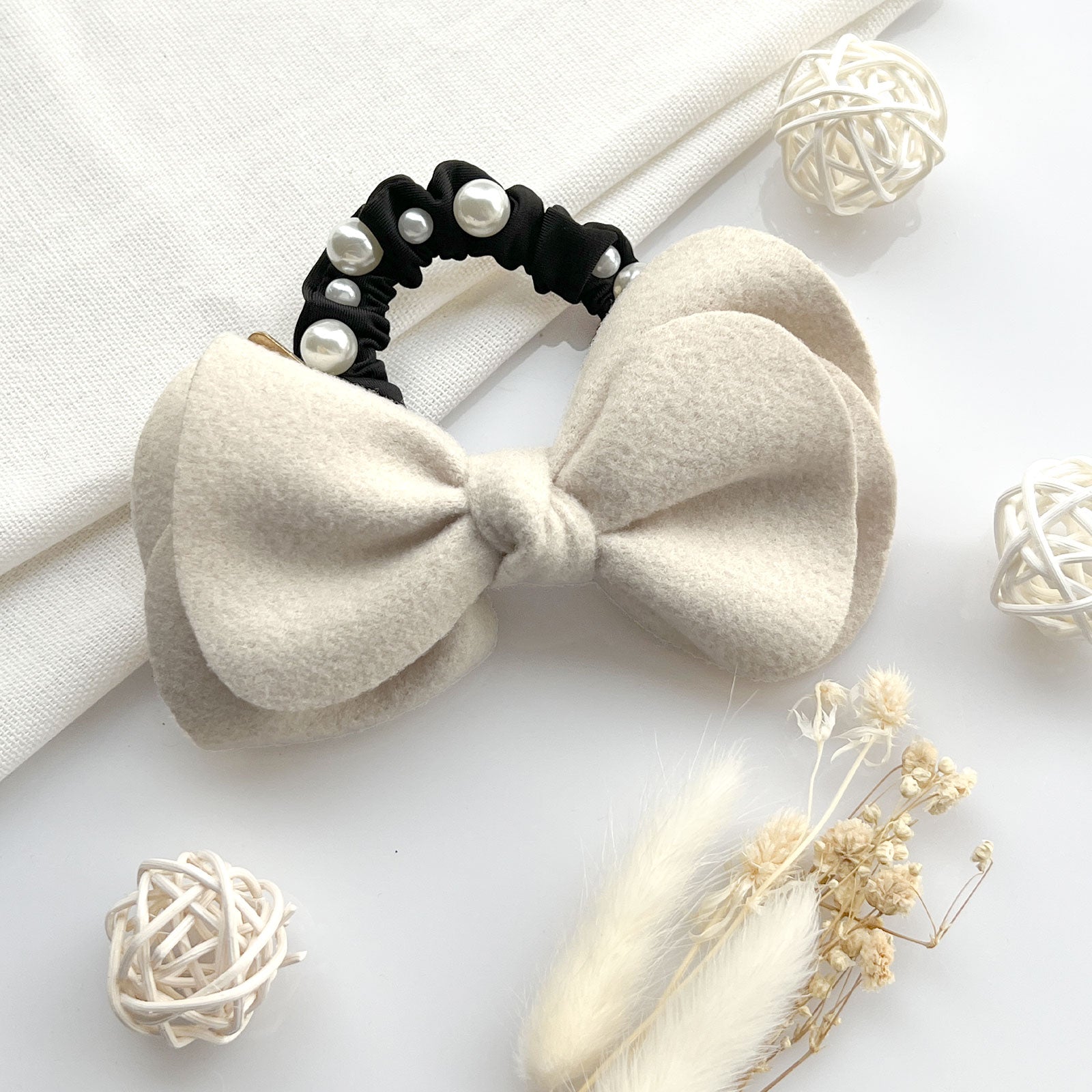 Chouchou en Satin à Nœud & Perles Blanc