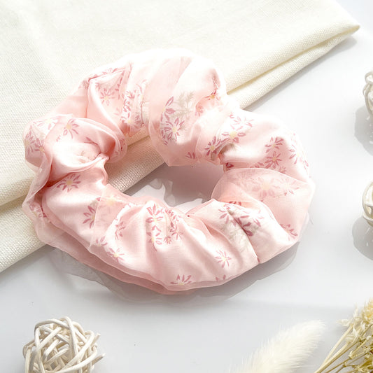 Chouchou Classique pour Cheveux Double Drapé Fleuri en Voile Délicat Rose
